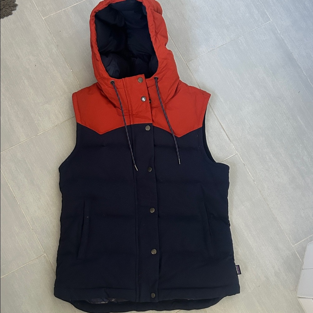 Patagonia vest - navy and orange